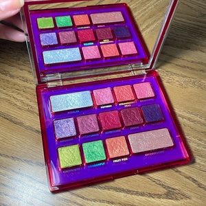 Clionadh cosmetics dragon fruit eyeshadow palette